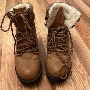 Pristine condition warm boots